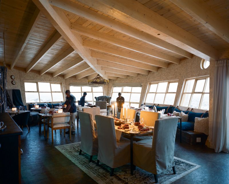 hk_c_20Shipwreck Lodge - Main area & dining room_800px.jpg