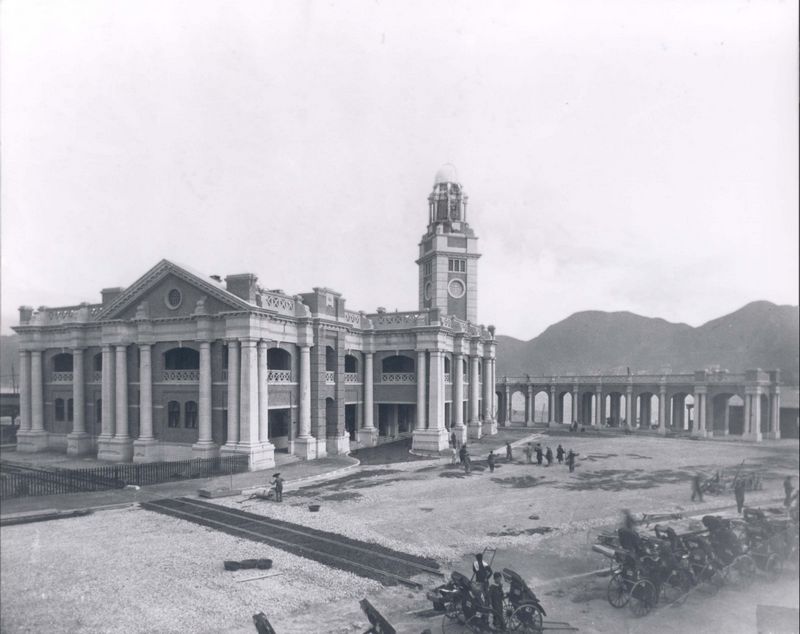 hk_c_尖沙咀總站及正在興建的尖沙咀鐘樓（1914年底）——WIKI_800px.jpeg
