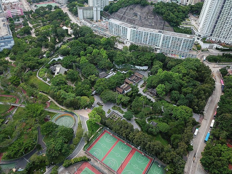 hk_c_1024px-Kowloon_Walled_City_Park_Overview_201807_800px.jpg