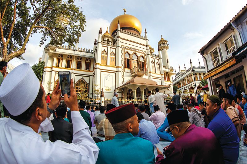 hk_c_The Majestic golden-domed Masjid Sultan shot during the Morning Prayers.jpg