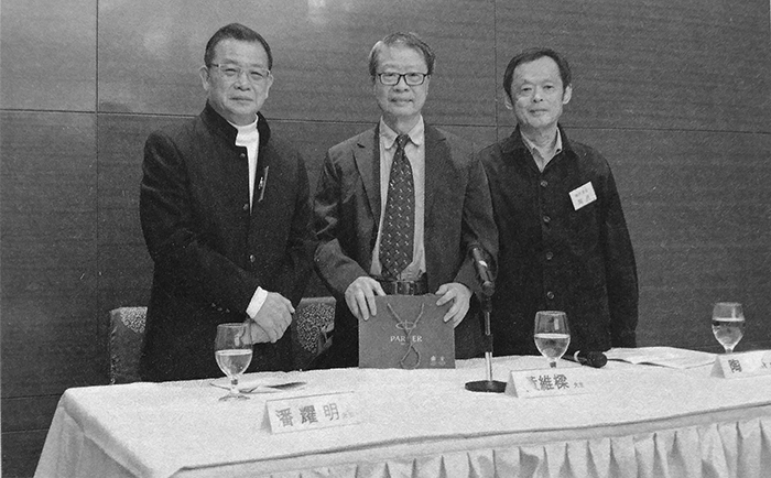 hk_c_潘耀明黄维樑陶然合照（取自2018年10月出版的《香港作家联会成立三十周年纪念》） 拷贝.jpg