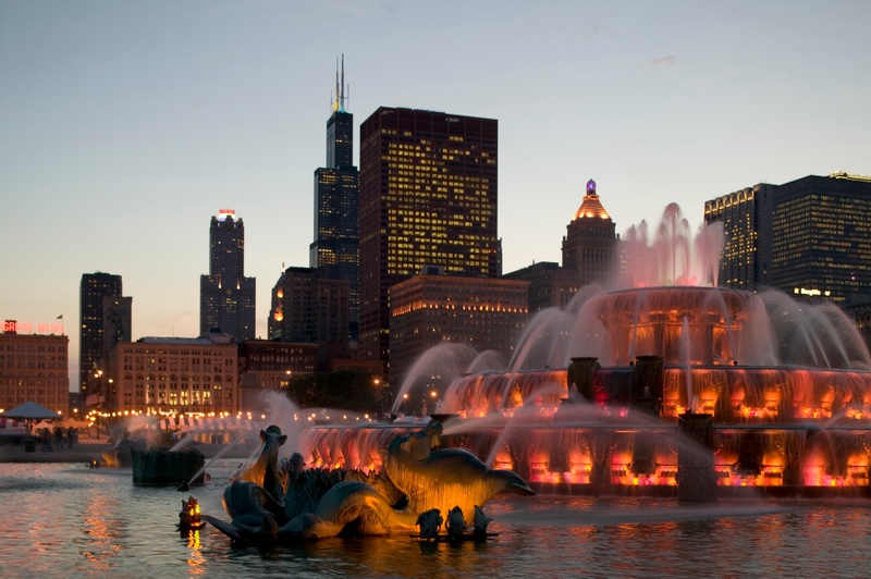 hk_c_Chicago-Skyline-Night-Fountain.jpg