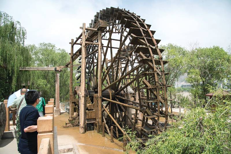水车是兰州古代黄河沿岸最古老的提灌工具.麦 翔云 摄