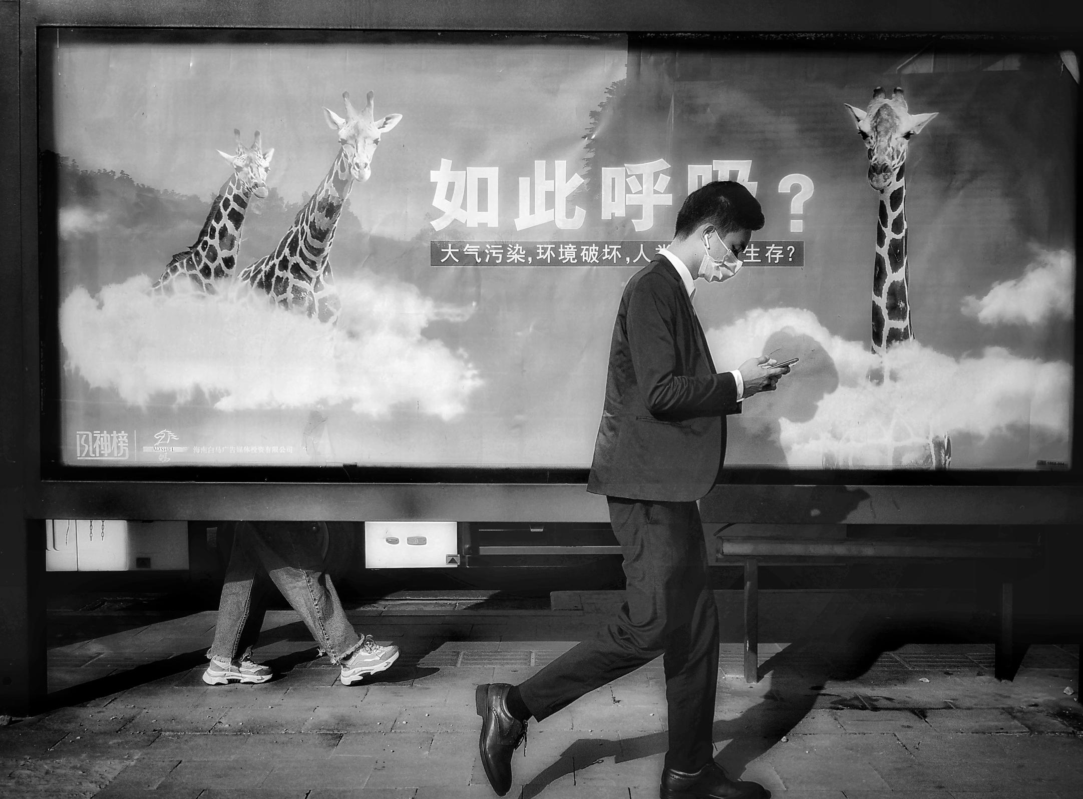 hk_c_7、射天狼 2020年，是不平常的一年，疫情之下，呼吸成了新冠病毒的傳播途徑，戴口罩出行成了我們正常生活的一種很好的防護措施。2020年11月拍攝於廣州。.jpeg