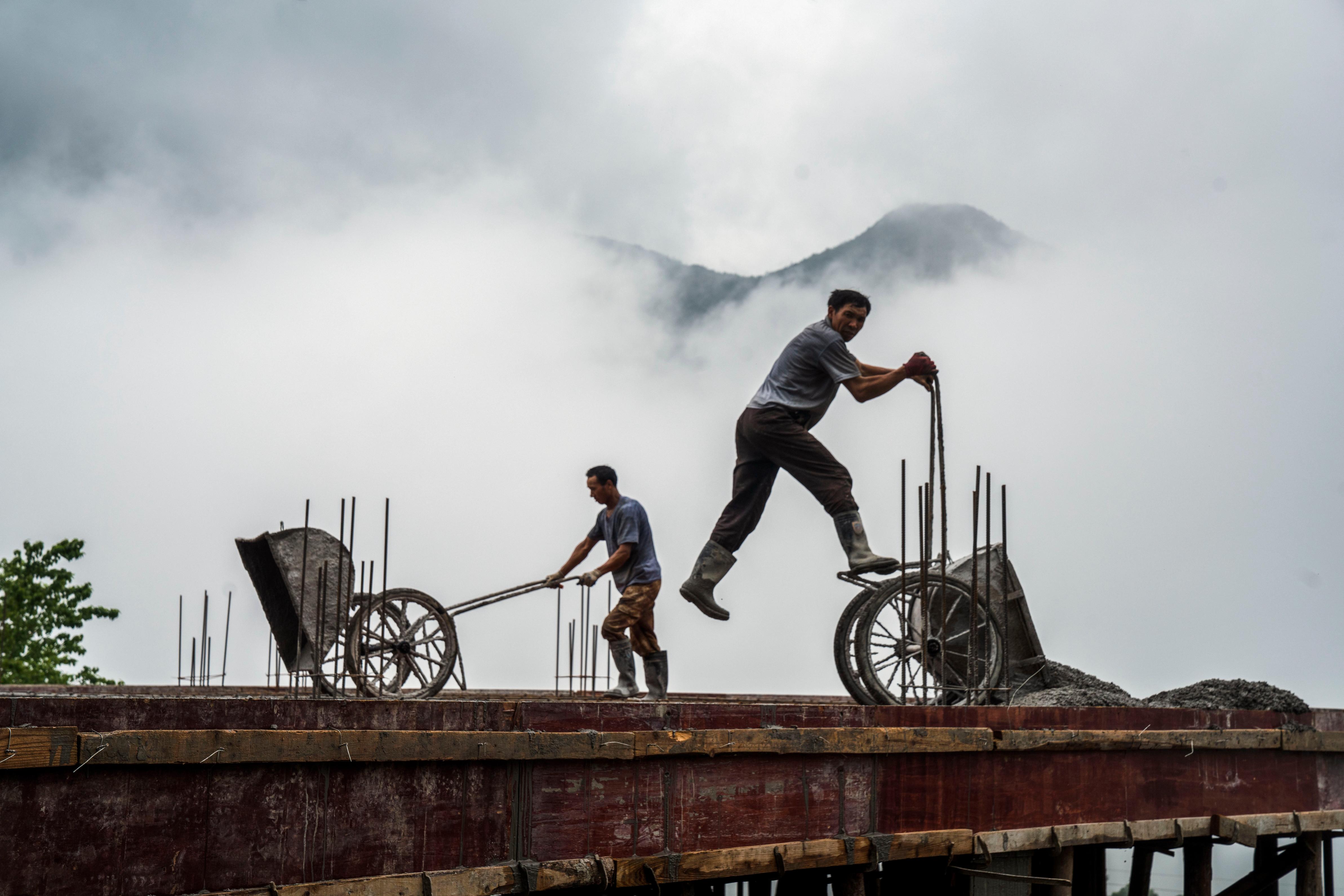 hk_c_文林  2020年夏天，湖北恩施大峽穀風景管理處木貢村农民建造新家園。.jpeg
