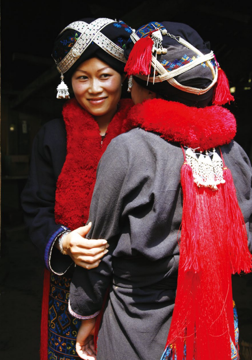 hk_c_滇南瑤族的服飾，傳統已經掩不住新潮  解海龍攝.png