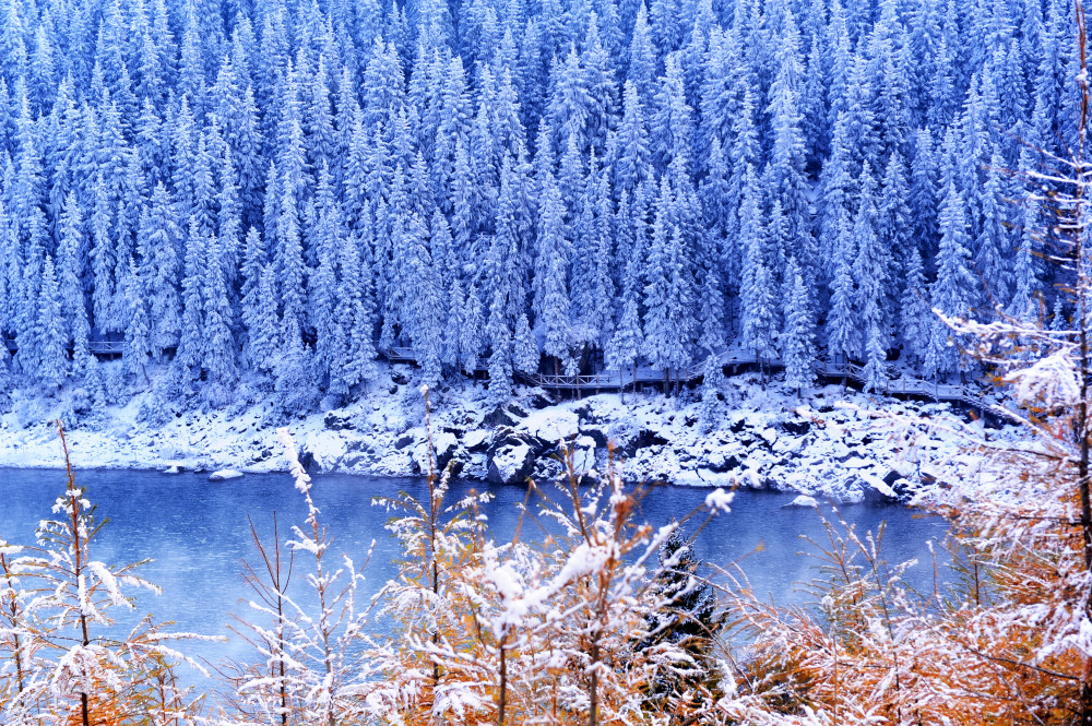 hk_c_4、秋去冬來 新疆天山天池 王建樂.jpg