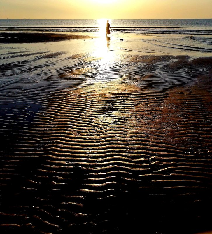 hk_c_海灘晨曦 張繼明.jpg