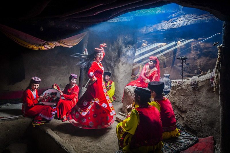 hk_c_塔吉克舞者 新疆喀什地區帕米爾高原 曹巨波.jpg