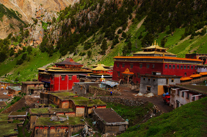 hk_c_達那寺位於玉樹囊謙縣境內，據稱是藏區最著名的唯一一座格薩爾嶺國寺院，也是目前藏區僅存的一座藏傳佛教葉爾巴噶舉派寺院.jpg