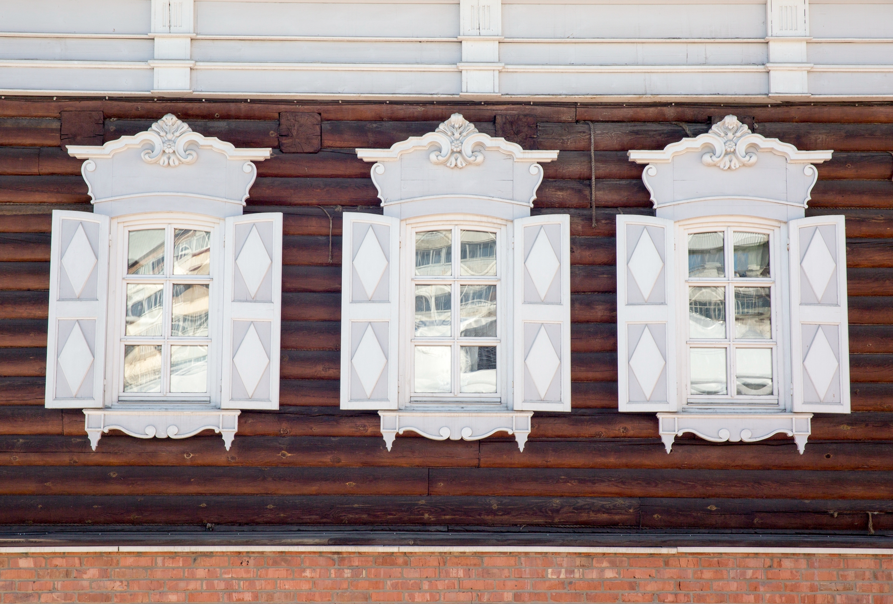 hk_c_木屋的窗戶，極具歐式建築風格.jpg