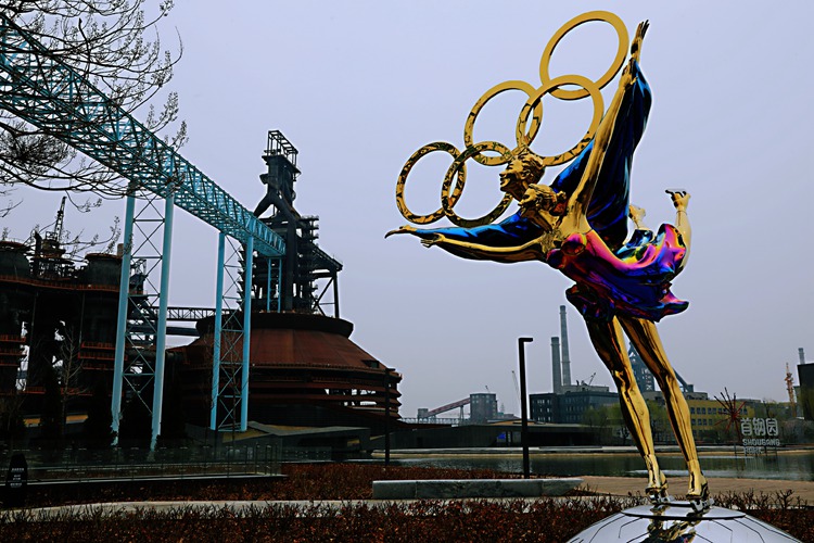 hk_c_首鋼園裡的冬奧五環塑像。 言穆昀.jpg