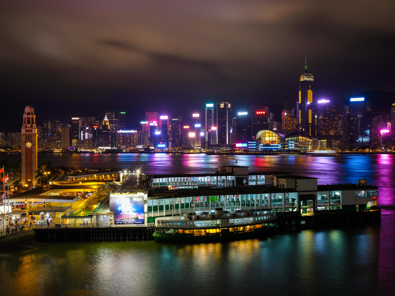 hk_c_醉美維港 夜色旖旎，夜幕下的香港天際線是全球最美的夜景之一，.jpg
