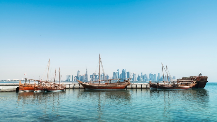 hk_c_攝圖網_501745198_卡塔爾多哈海灣停靠的阿拉伯傳統船隻（企業商用）.jpg