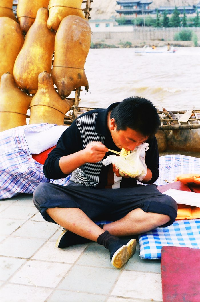 hk_c_一碗黃面就是筏子客的一頓午飯.jpg