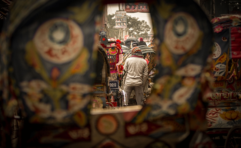 hk_c_《一孔之見》--攝於孟加拉國首都達卡--浙江 笑天.jpg