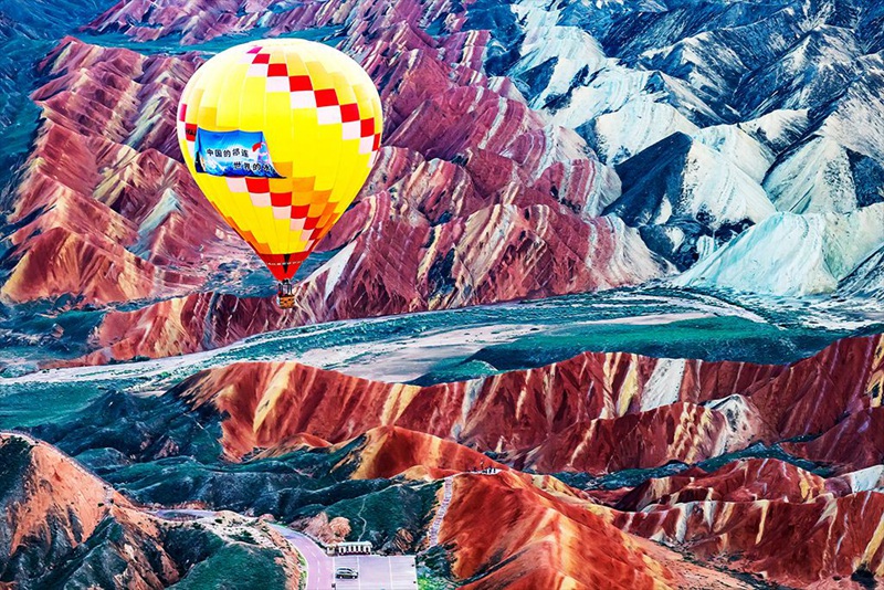 hk_c_七彩丹霞的熱氣球 張掖 陸春南.jpg