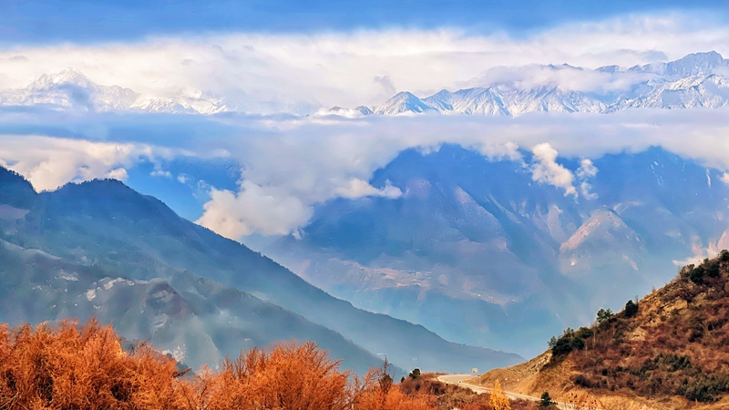 hk_c_秋冬的大山 甘孜瀘定 江衛平.jpg