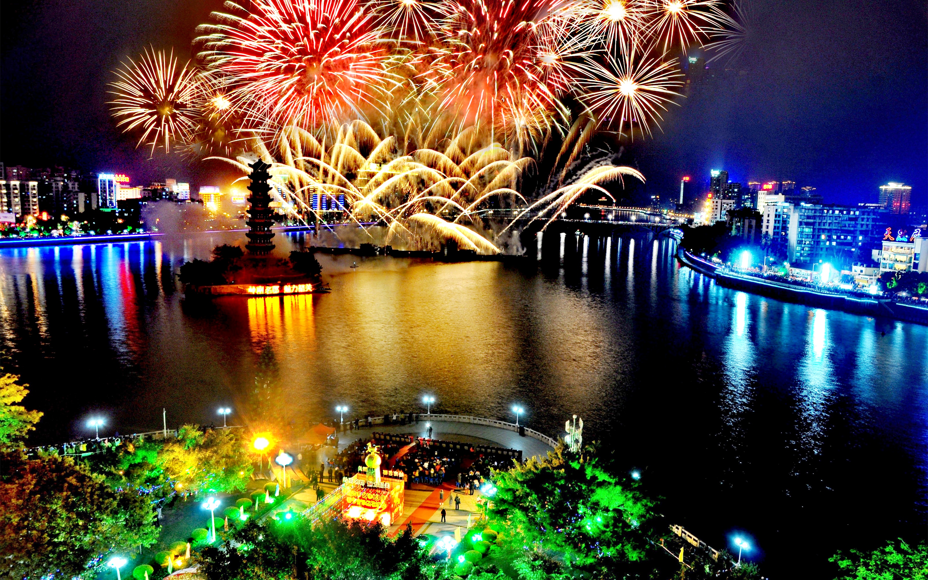 hk_c_火樹銀花賀新春  攝影：肖志剛.jpg