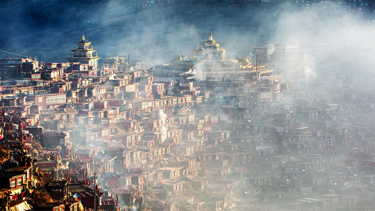 hk_c_色達清晨時的壇城 陸春南.jpg