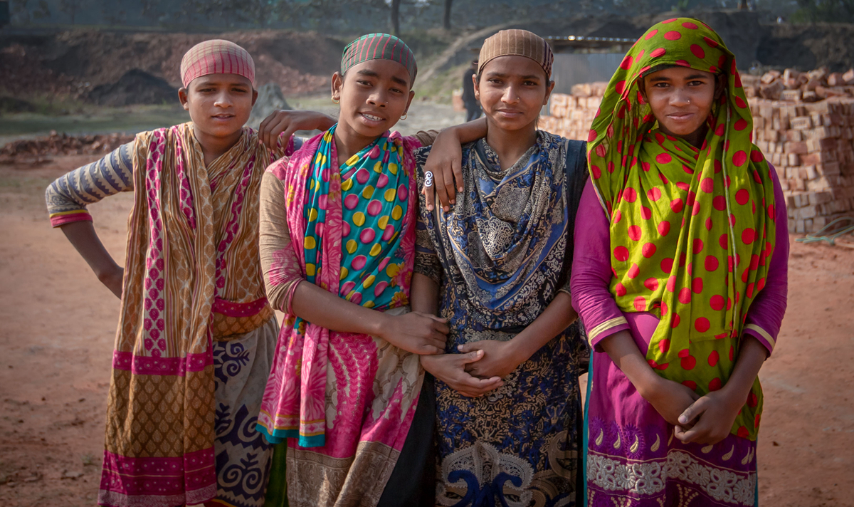 hk_c_《磚廠四姐妹》 孟加拉國吉大港 浙江 笑天.jpg