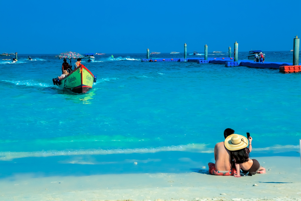 hk_c_1676619810187066968.jpg hk_c_泰國芭堤雅的格蘭島 黃永慶.jpg