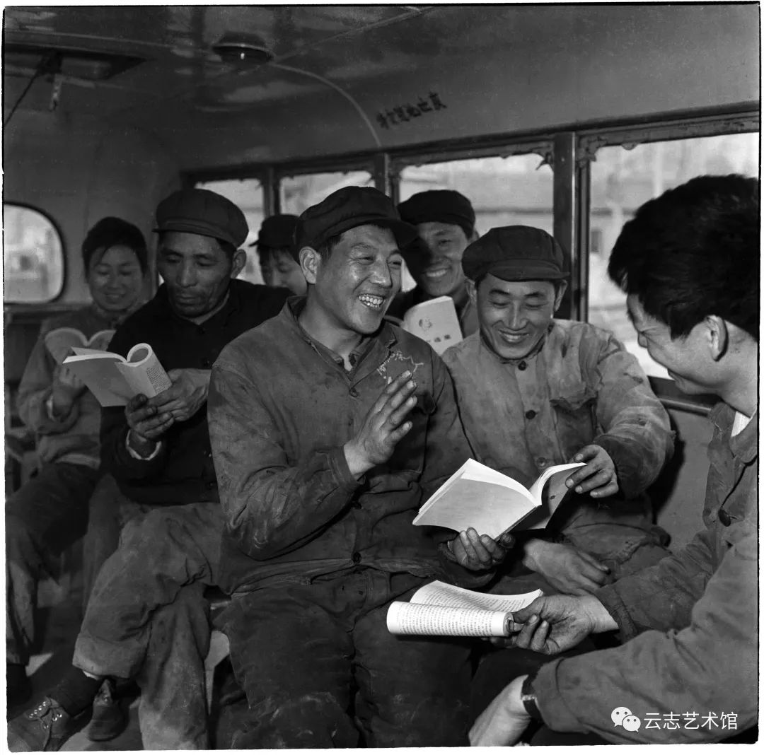 hk_c_5、 1974年，濟南第八機床廠的工人學理論。.jpg