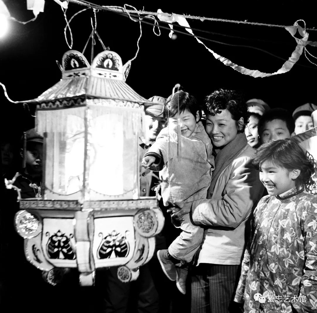 hk_c_14、濟南機車廠的元宵燈會。攝於1980年。.jpg
