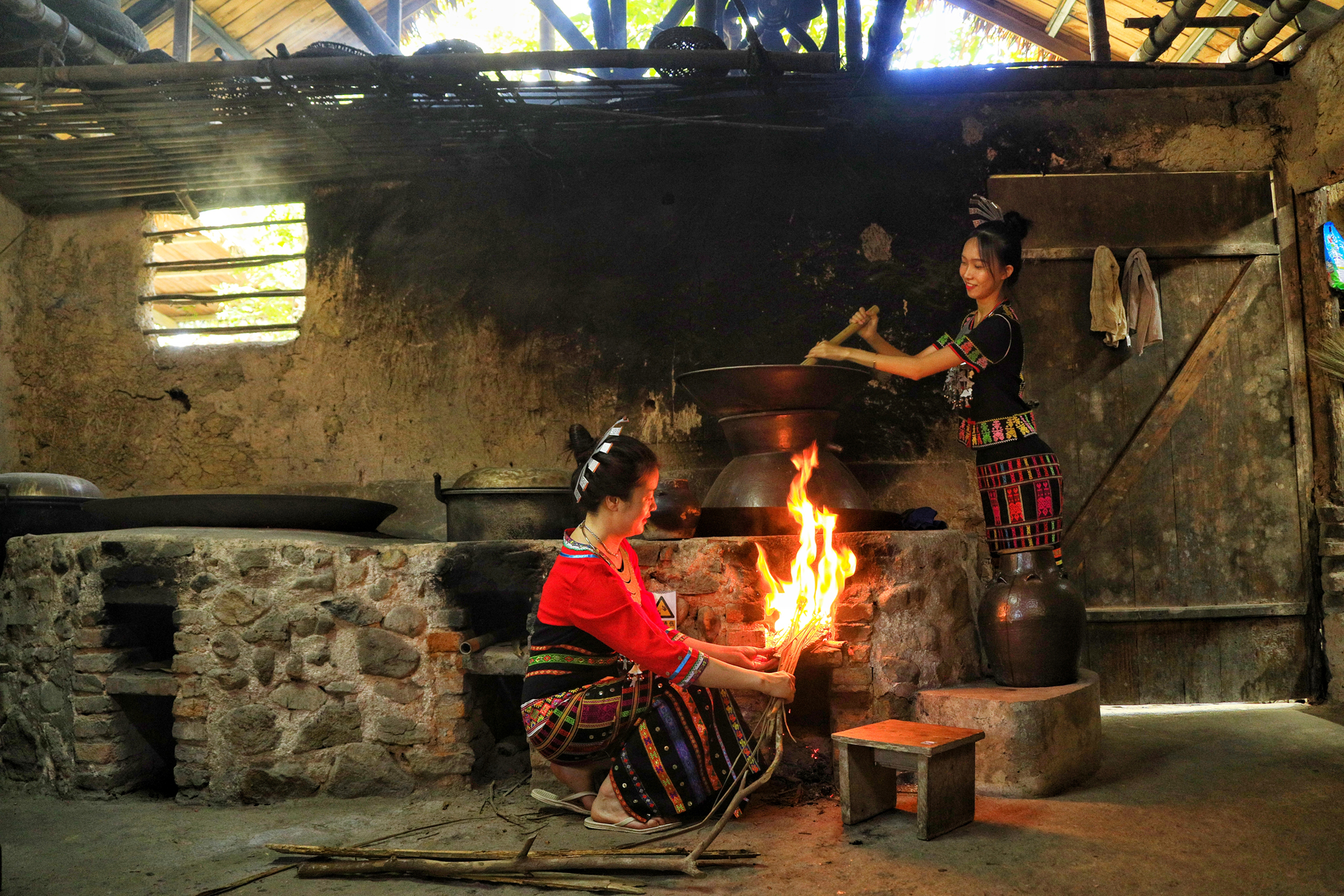 hk_c_海南省檳榔谷黎族釀酒 章朝旭.jpeg